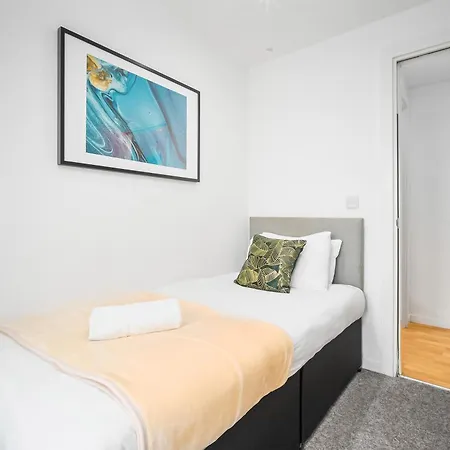 Luxury 2 Bed Centre - Secure Parking - Balconies - 1109m Birmingam